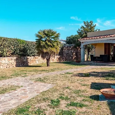 Con Giardino A Budoni
